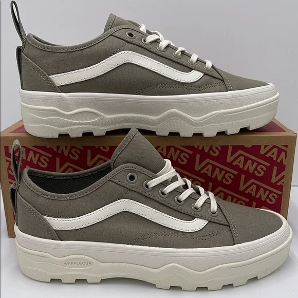 Vans WMNS Sentry Old Sko
Overland Trek
VN0A5KR3BLV
Sneakers - Picture 1 of 16